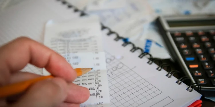 Accountant related to saving expenses with QuickBooks hosting