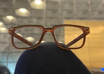 Eyeglasses related to tricks for buying the right glass frames