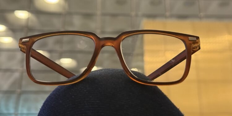 Eyeglasses related to tricks for buying the right glass frames