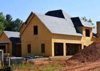 House construction related to the advantages of spray foam insulation