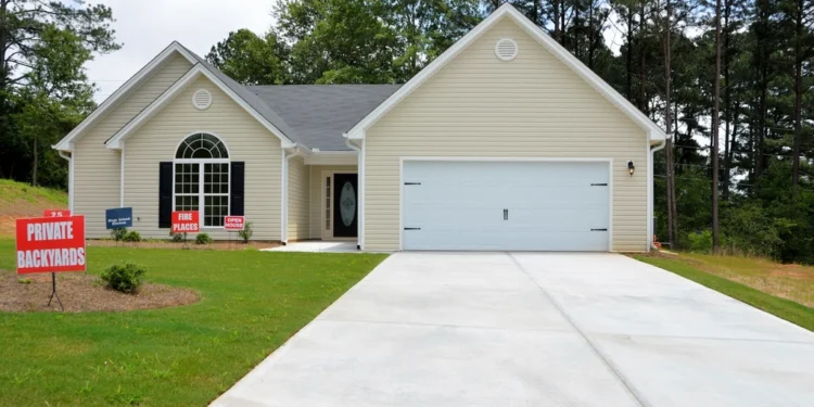 House for sale related to handling home selling without pitfalls