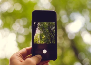 Taking photos with a smartphone to store online