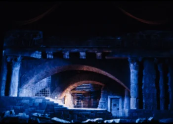 Theater stage related to tips to choose the right acting class
