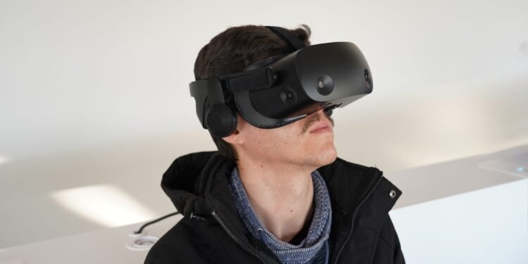 Virtual reality headset related to Kronia World metaverse presale