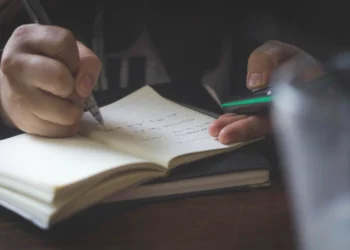 Writing notebook related to how to write a good hook for an essay