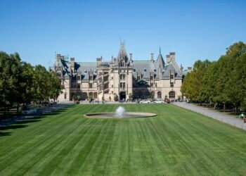 Biltmore Estate's Biltmore House with its front fountain in Asheville, North Carolina
