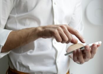 Person holding a smartphone to view Instagram anonymously